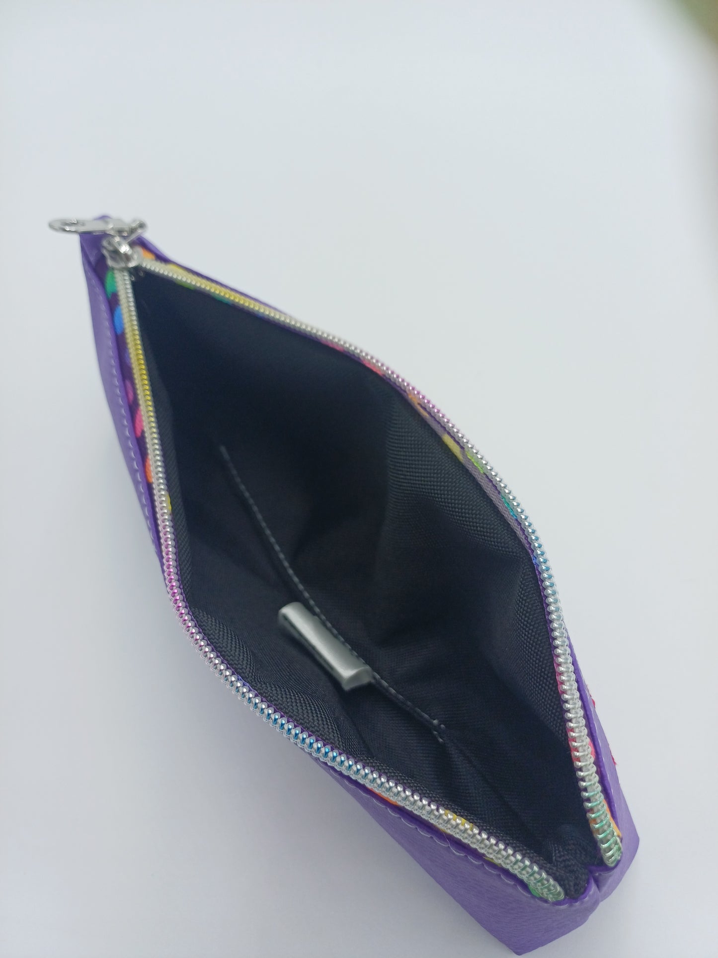 Federtasche mit Stickerei
