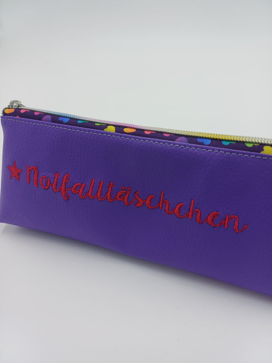 Federtasche mit Stickerei
