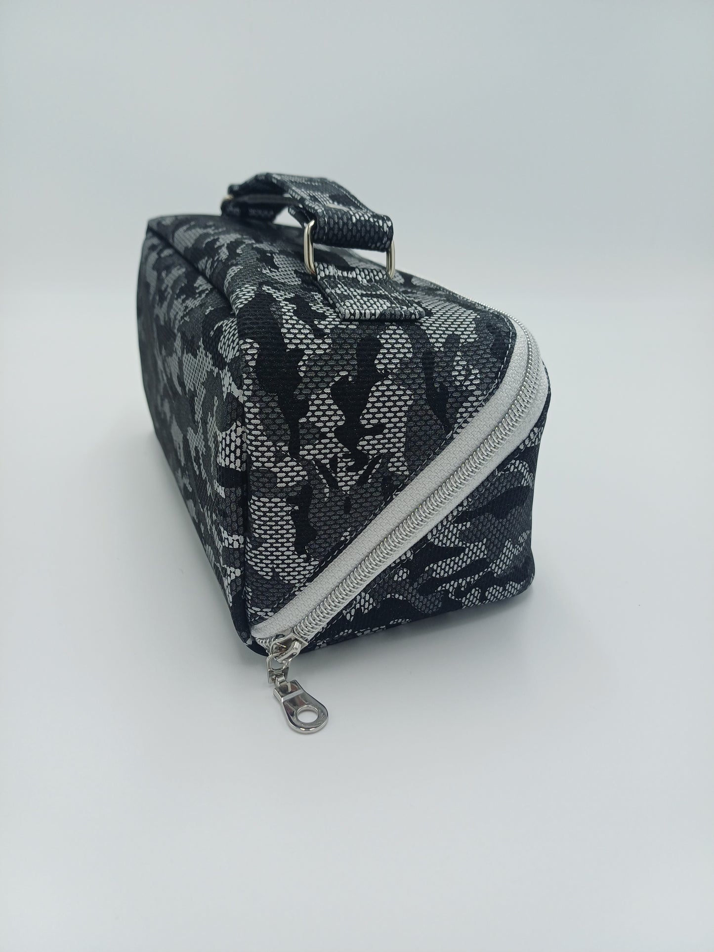 Open wide Bag im Camouflage Design