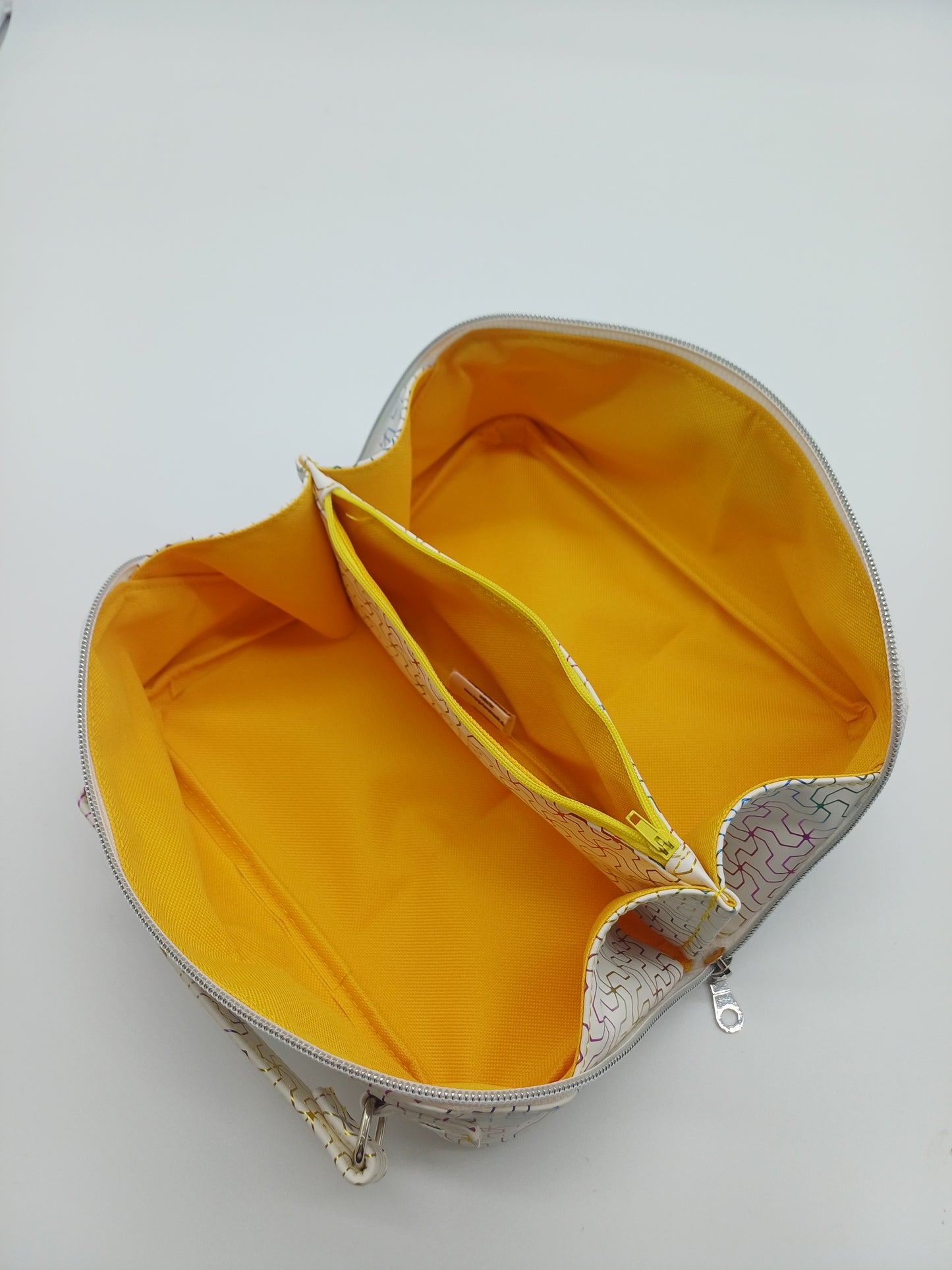 Open wide Bag im Neon Design