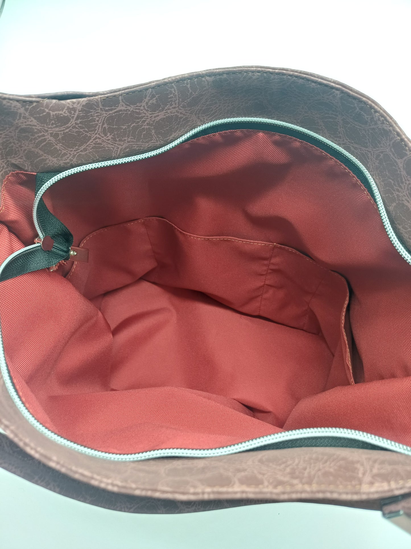 Simplistic Slouch Handbag braun Leo