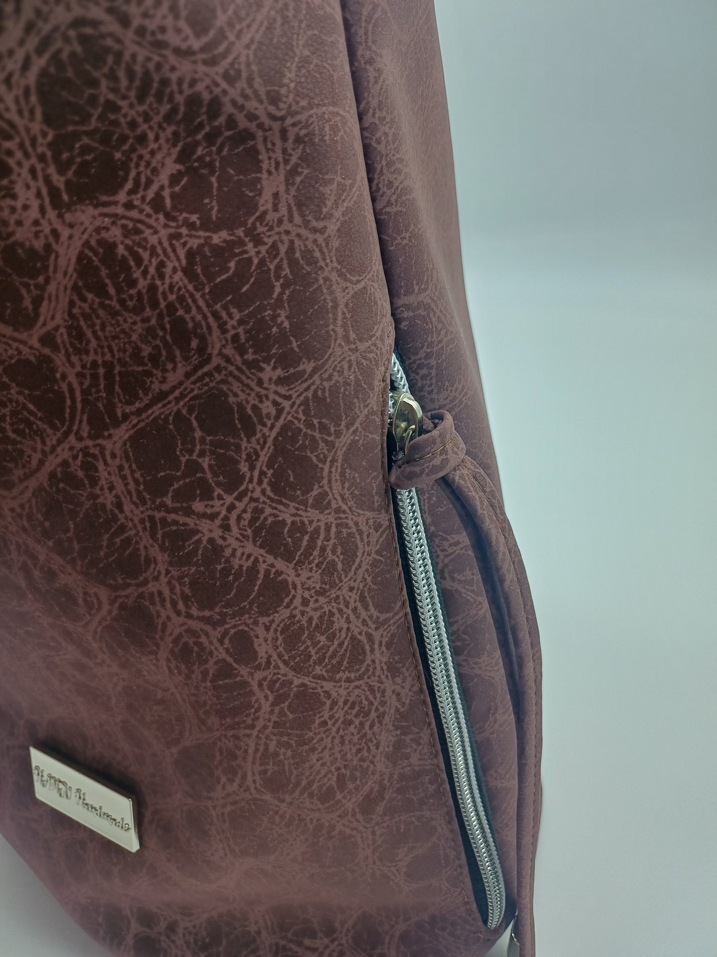 Simplistic Slouch Handbag braun Leo
