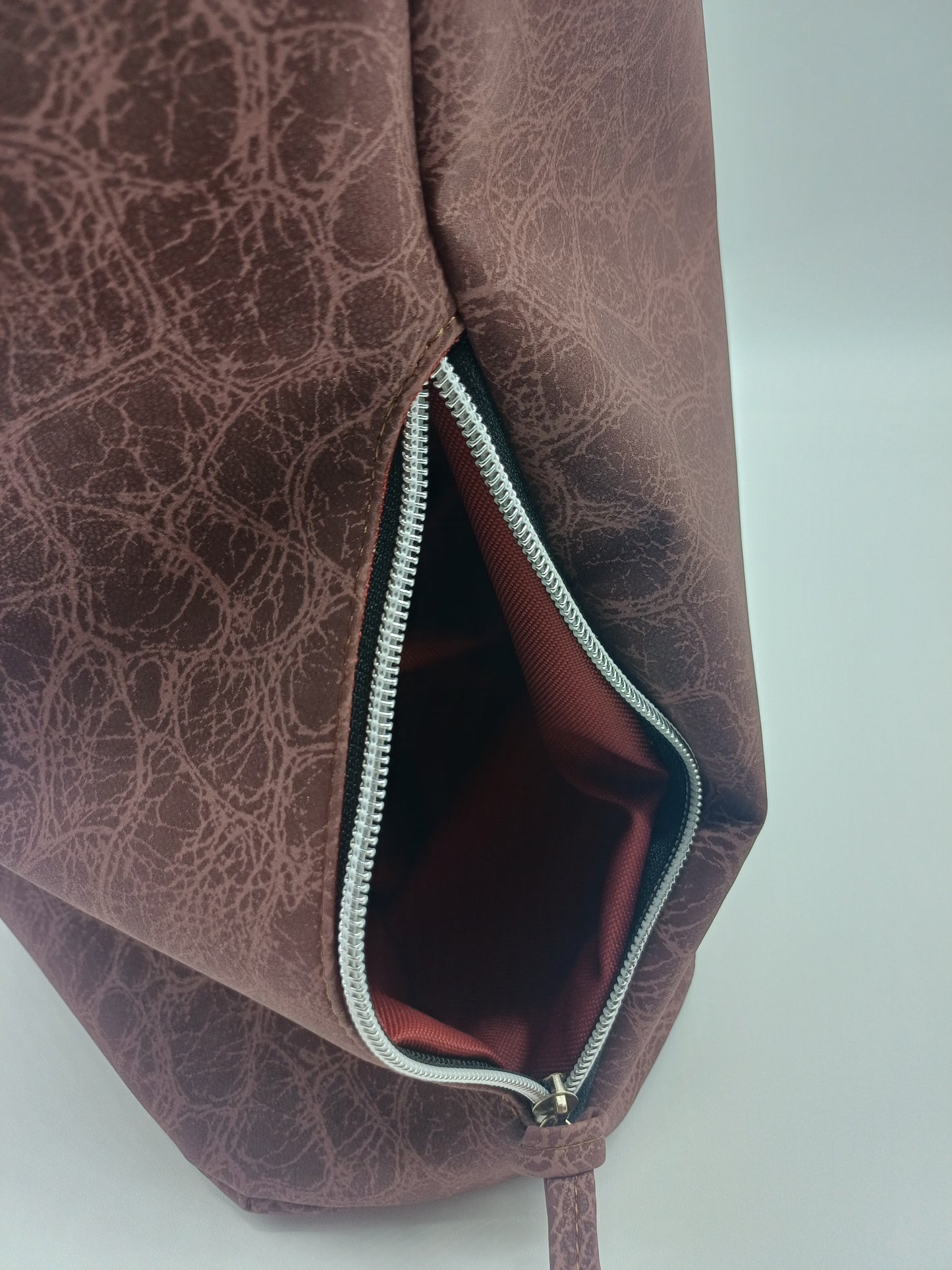 Simplistic Slouch Handbag braun Leo