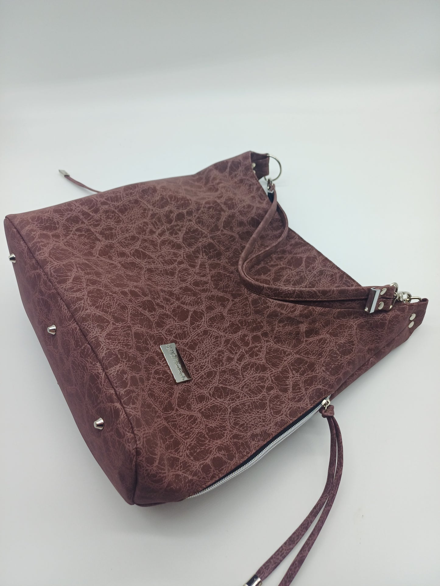 Simplistic Slouch Handbag braun Leo