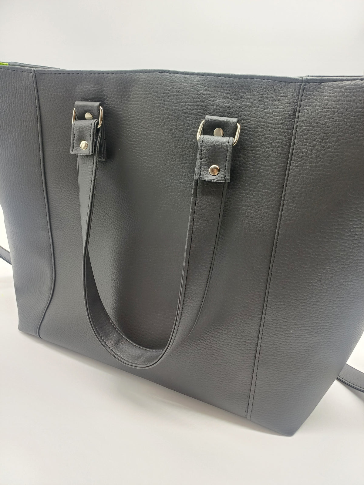 Handtasche mit Katzenmädchen & Schmetterlingen