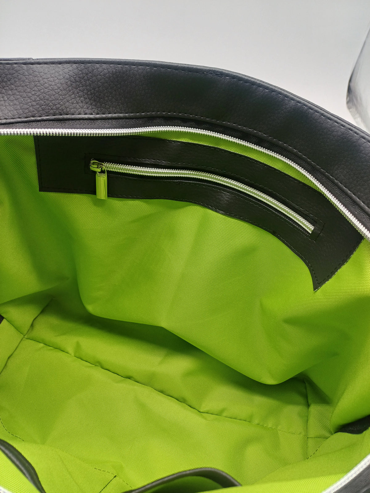 Handtasche mit Katzenmädchen & Schmetterlingen