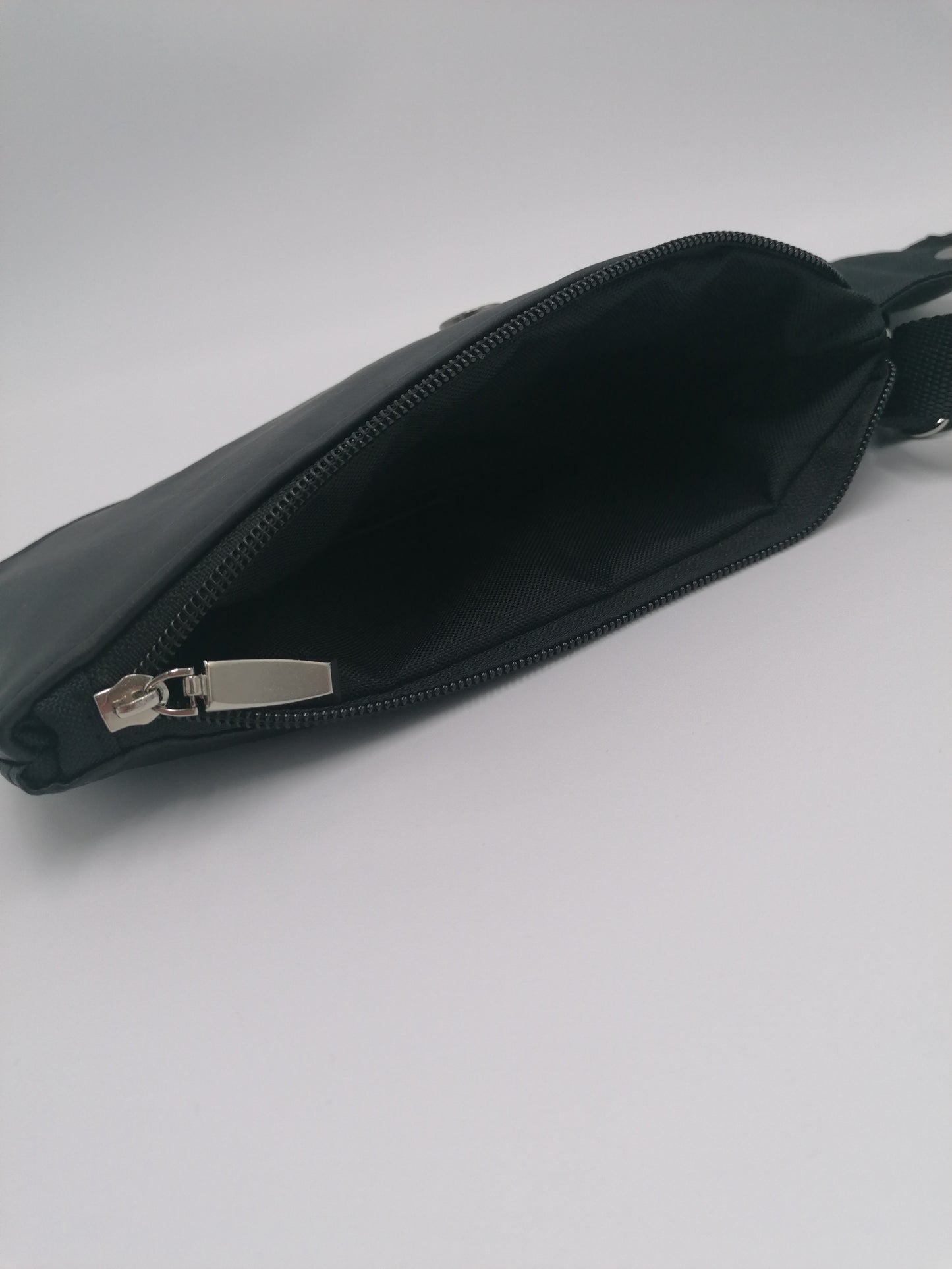 kleine Umhängetasche "Zip N' Go Wallet" schwarz