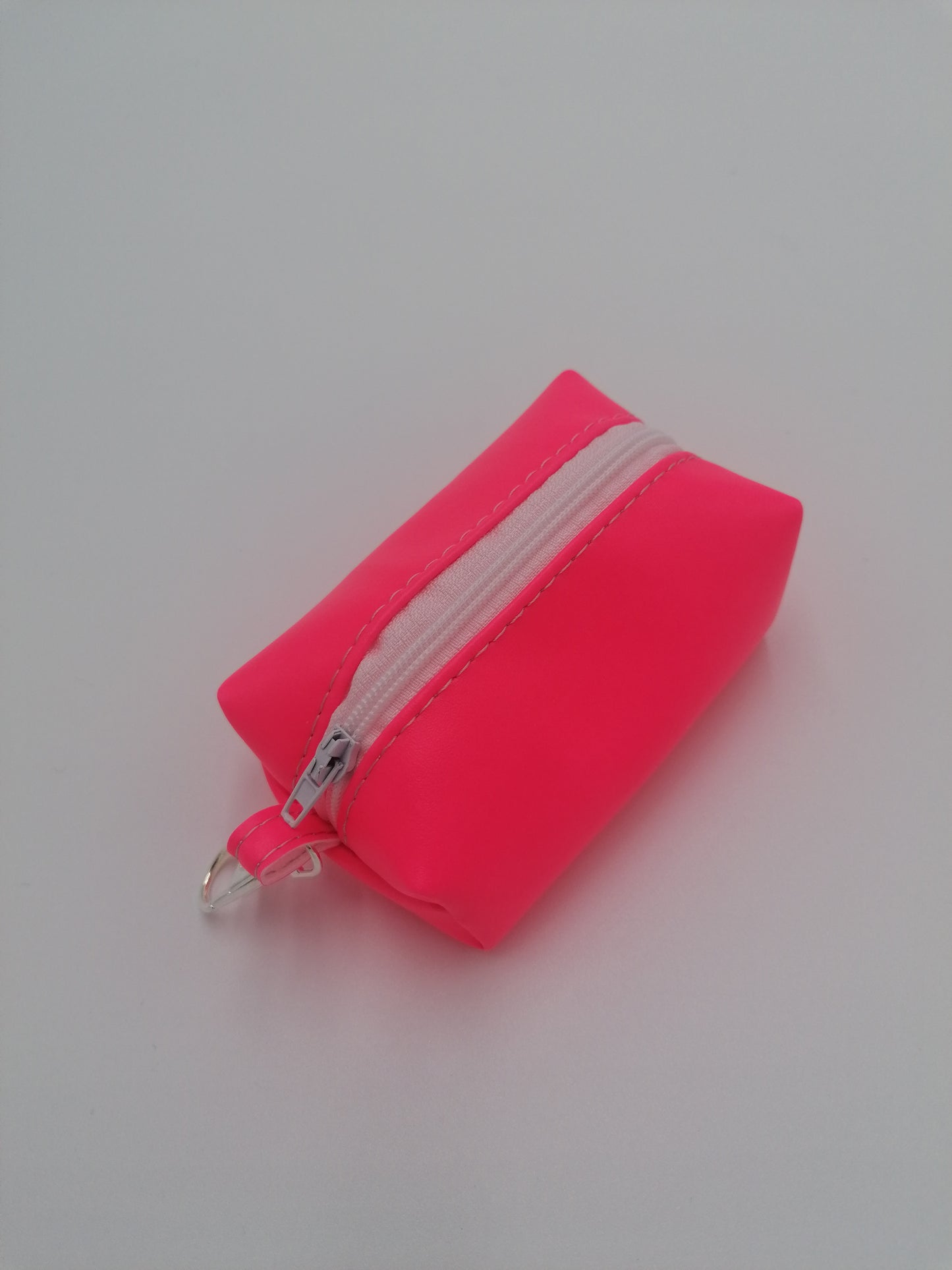Mini Boxybag "neonpink mit weiß" Schlüsselanhänger
